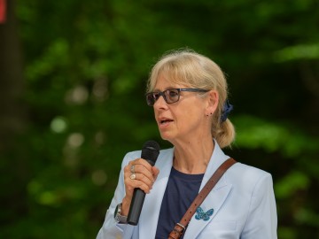 Uroczystość z okazji utworzenia 99 rezerwatu w wjewództwie łódzkim -rezerwatu przyrody 'Janinowski Starodrzew Bukowy im. Hieronima Andrzejewskiego